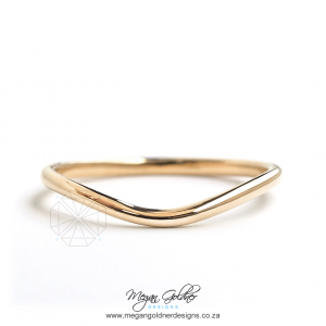 9ct Gold Curved Ring